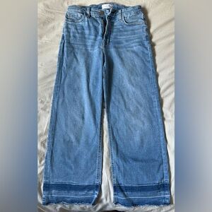 These are cute hippie jeans
The are blue and dark blue 
Size 6 fits a 28